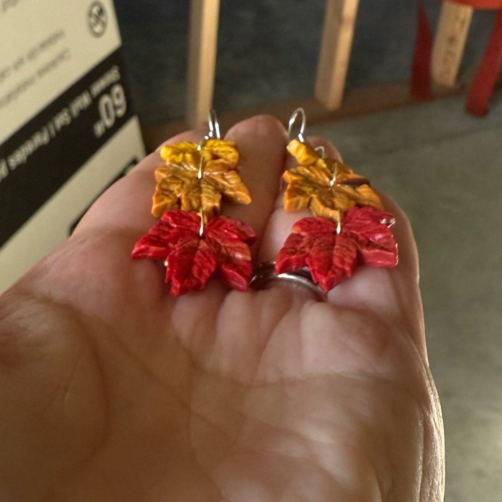 Handmade maple leaf earrings - Picture 3 of 4